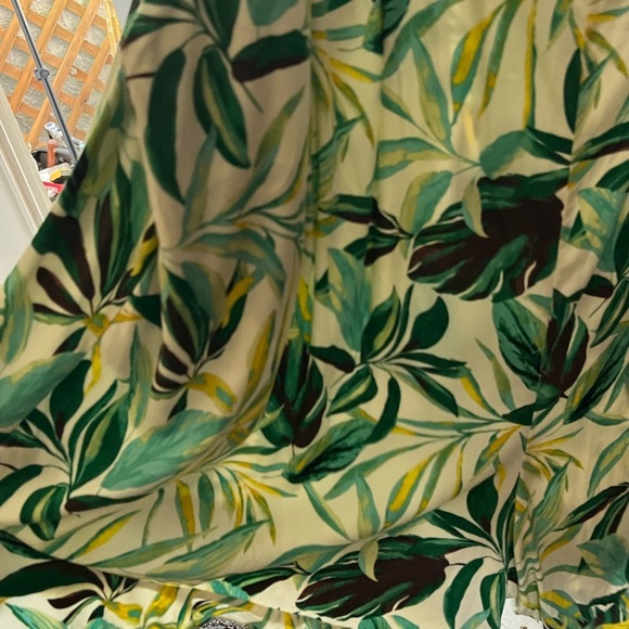 Torrid Challis Tie-Front Romper in Painted Tropical | Size 4 (4X) - Picture 3 of 4